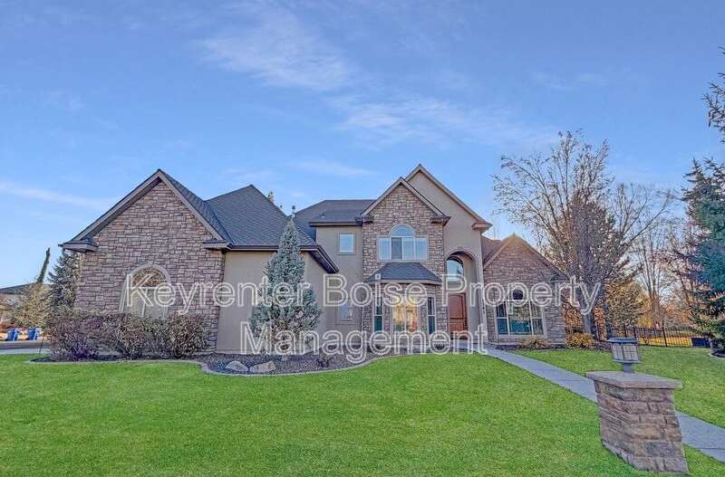 1141 E Crowne Pointe Dr