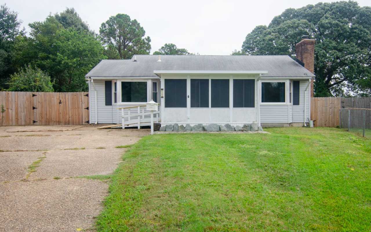 Precious Bungalow Home Rental in Norfolk!
