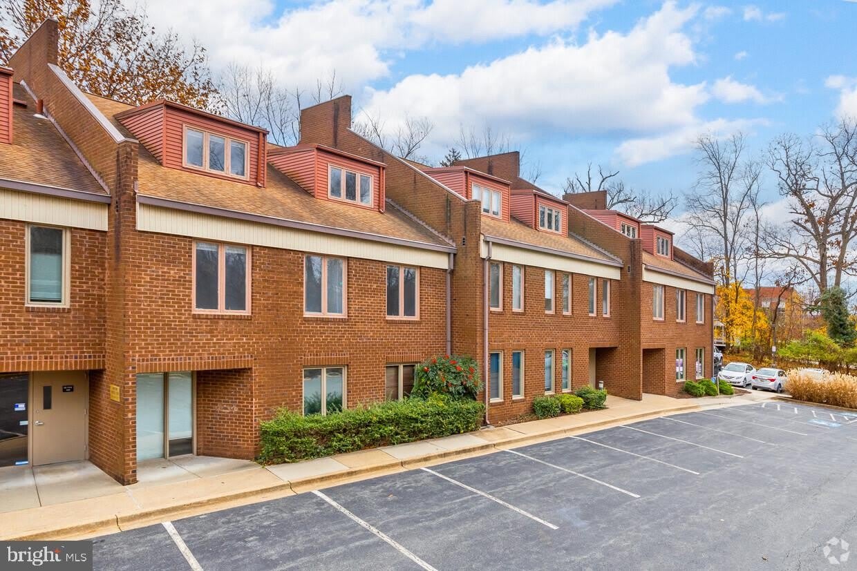 401 JEFFERSON Street E unit: 208