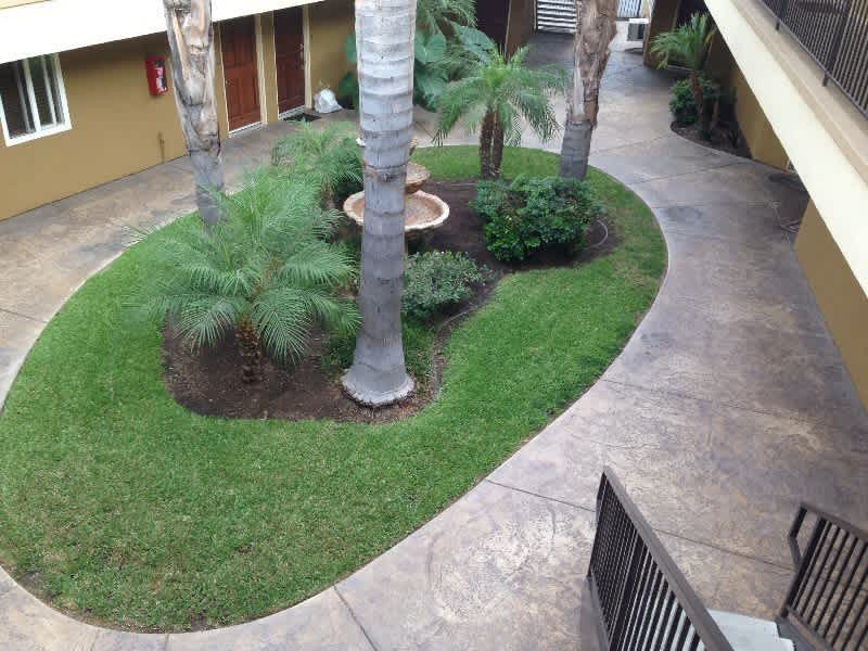 Great, Upstairs Large Studio in Quiet Gated Community on E. Lexington Ave
