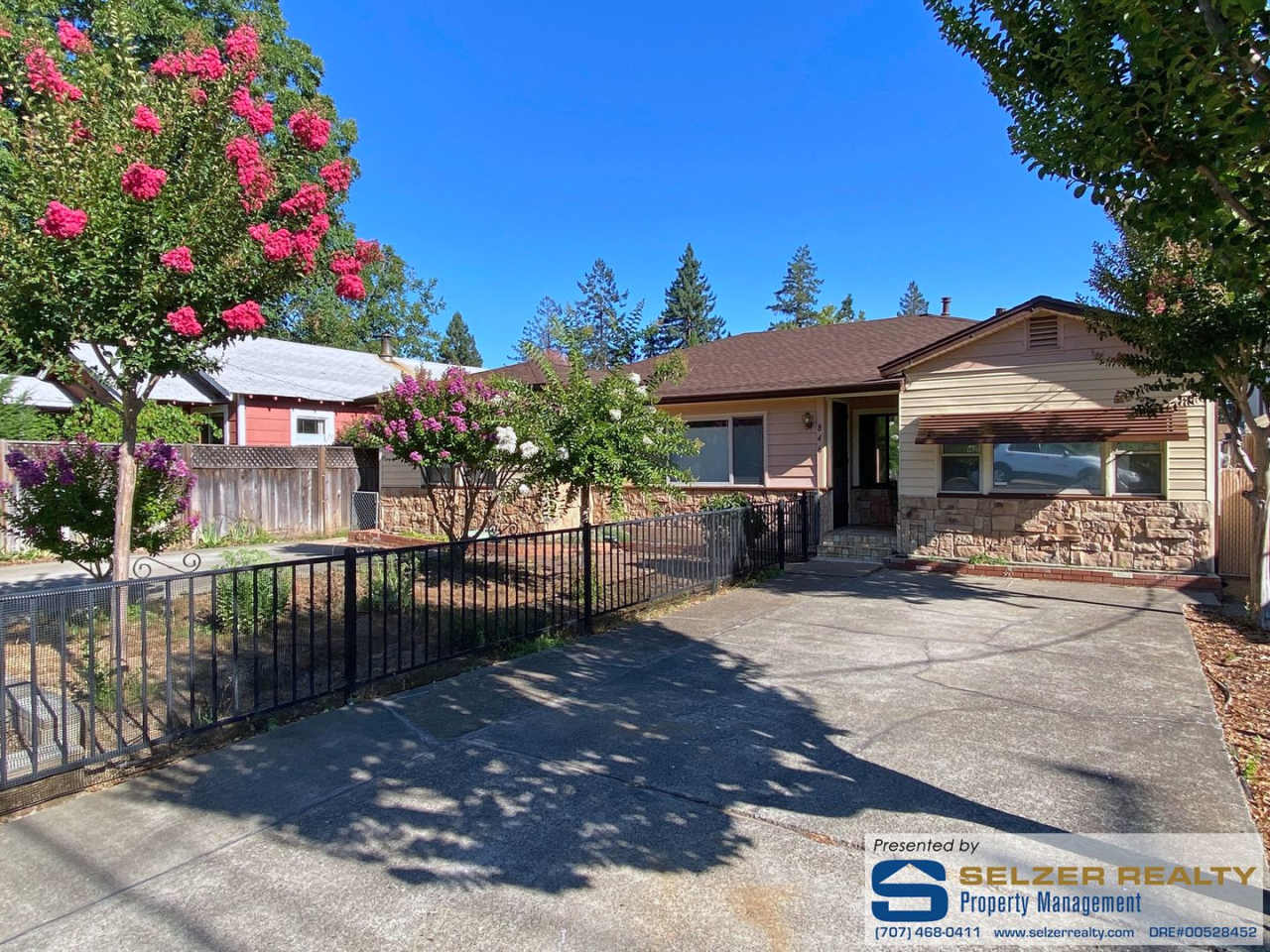 Roomy 3 bd. home just steps away from Todd Grove Park!