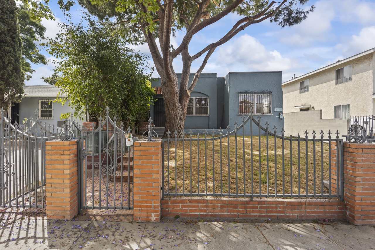 2965 South Rimpau Boulevard - 2965