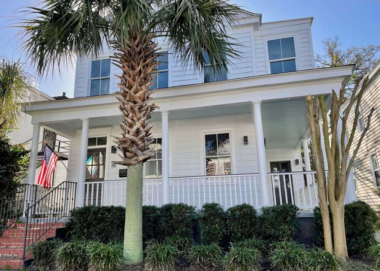 Available Now! Stunningly Remodeled 3 BR/2.5 BA Available in Downtown Charleston!