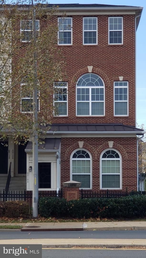 BEAUTIFUL CONDO TOWNHOUSE IN CENTREVILLE - CLOSE TO DULLES  DC