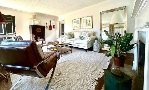 1900 Lombardy Avenue