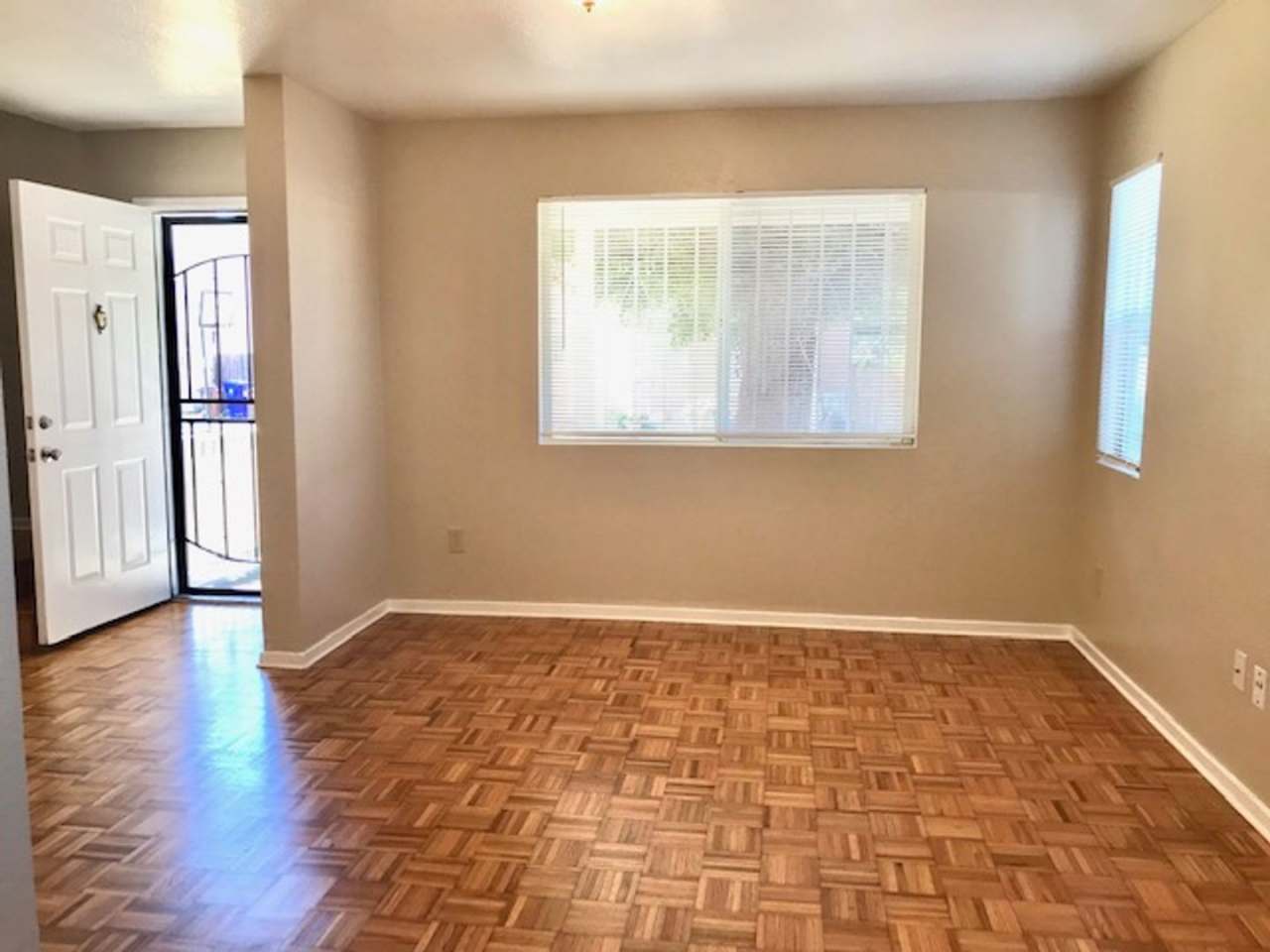 3 bed 1.5 bath Townhouse in Richmond - AVAILABLE NOW!!!