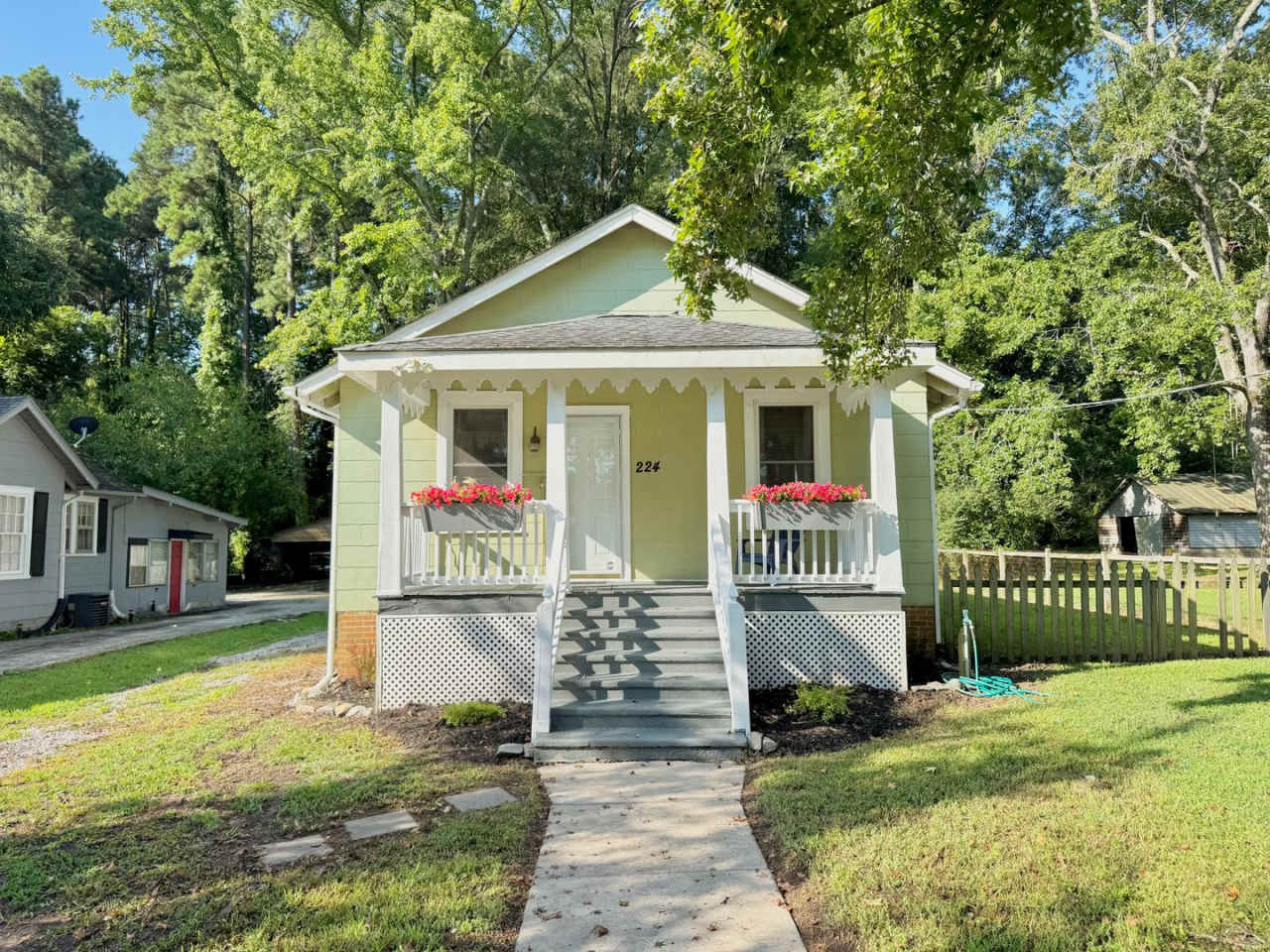 Adorable South Hill Charmer