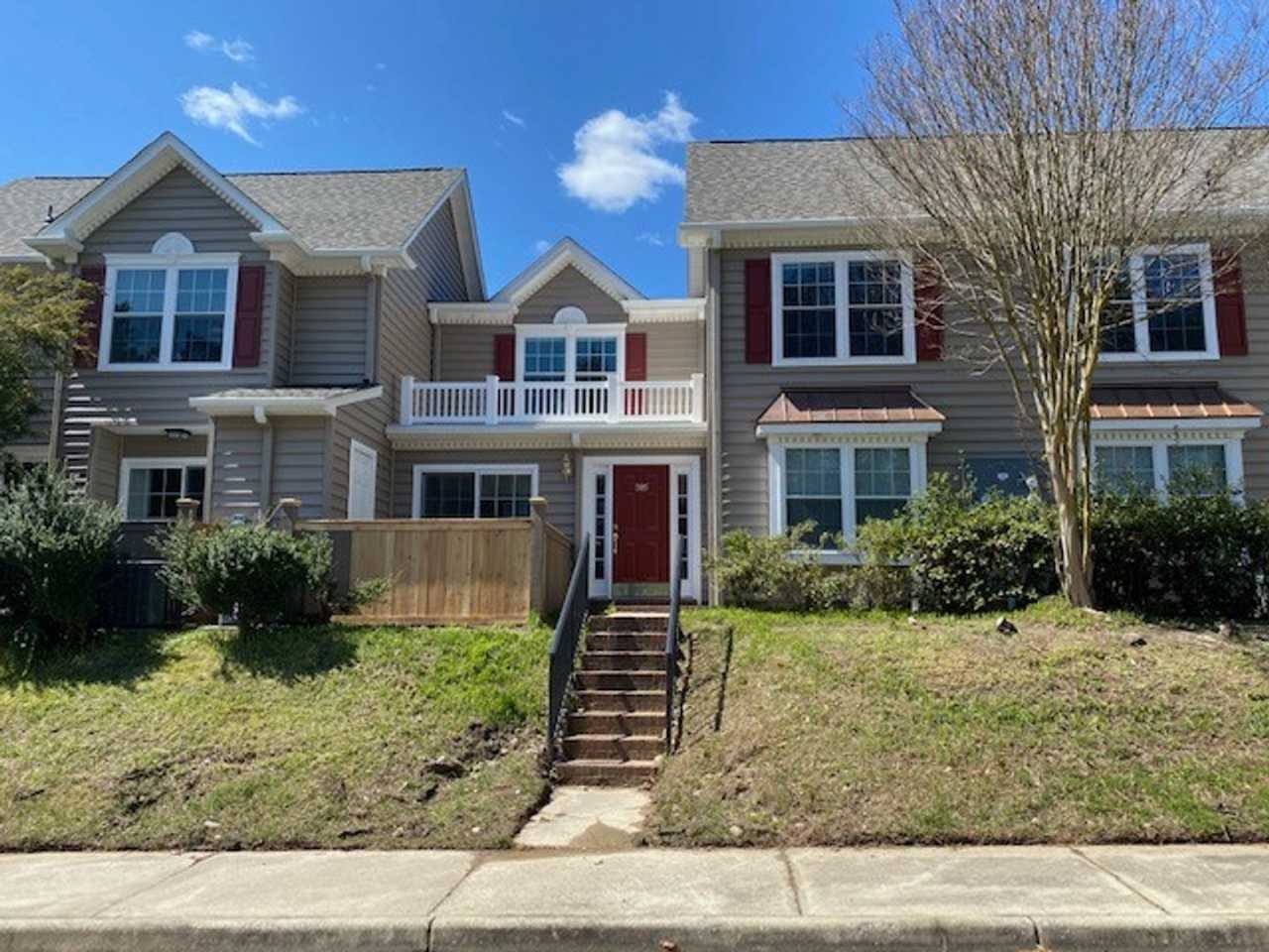 Available NOW! 2 bedroom condo in Bristol Commons, City of Williamsburg