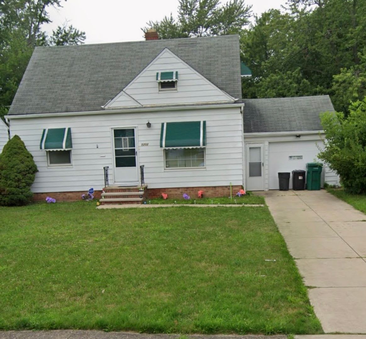 3 BD 1 Bath updated single family home