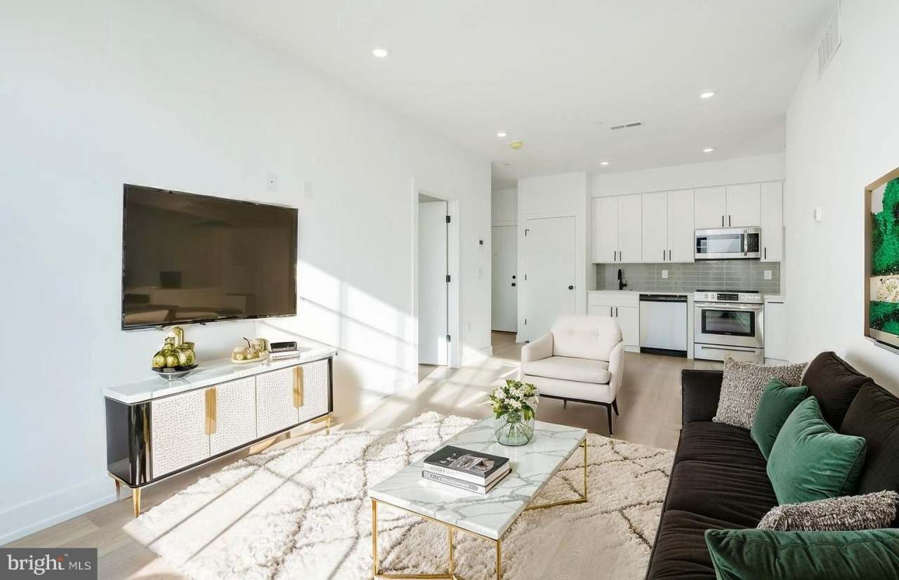 2002 FRANKFORD AVE unit: 2F