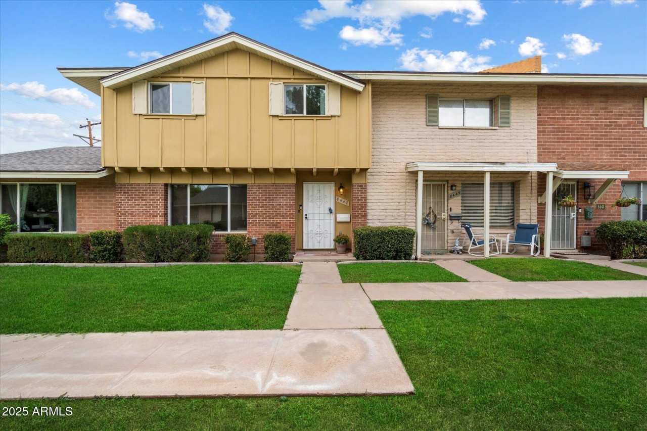 8447 E MONTEBELLO Avenue