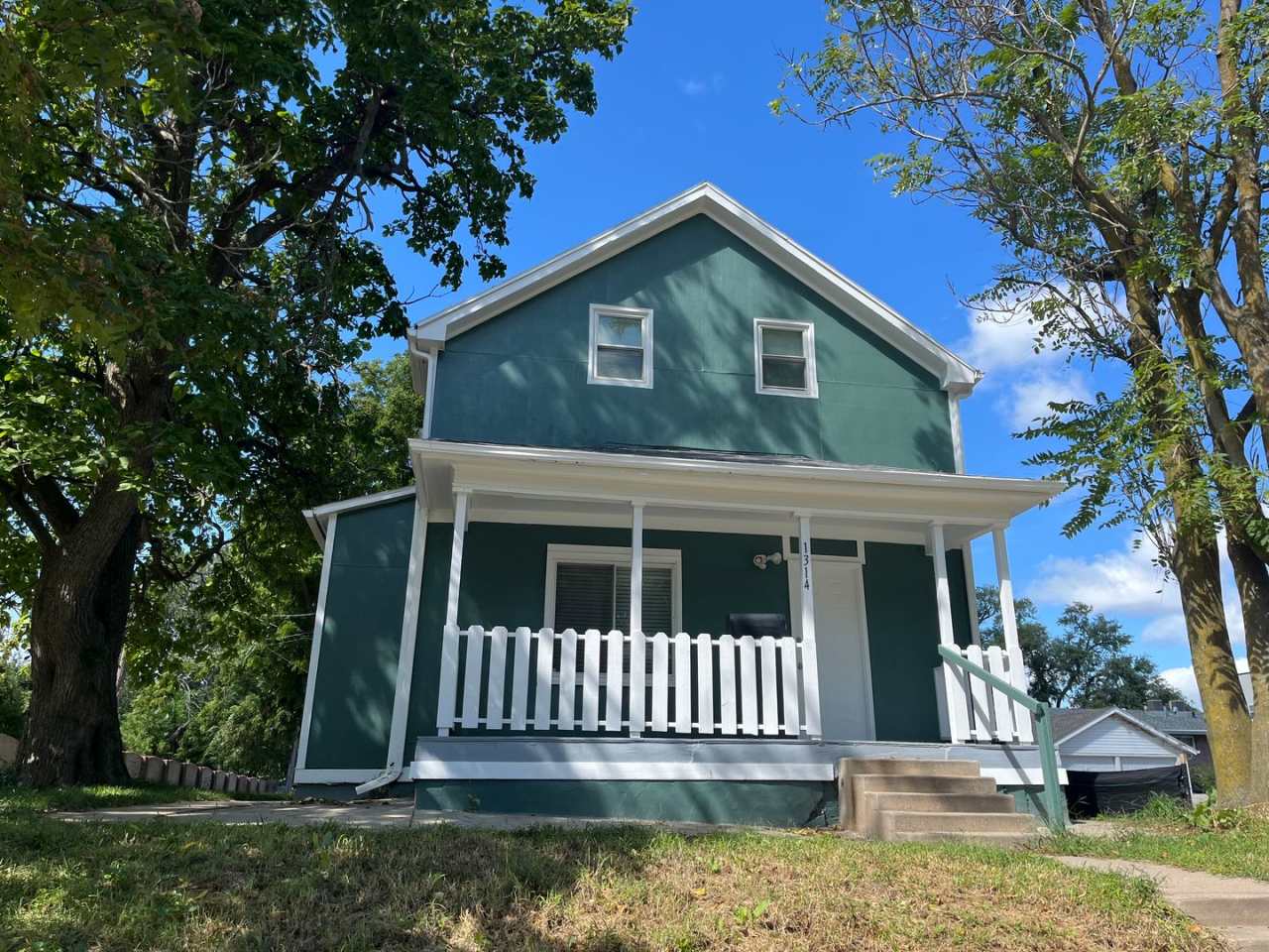 3 Bed 1.5 Bath- 2 Car Garage