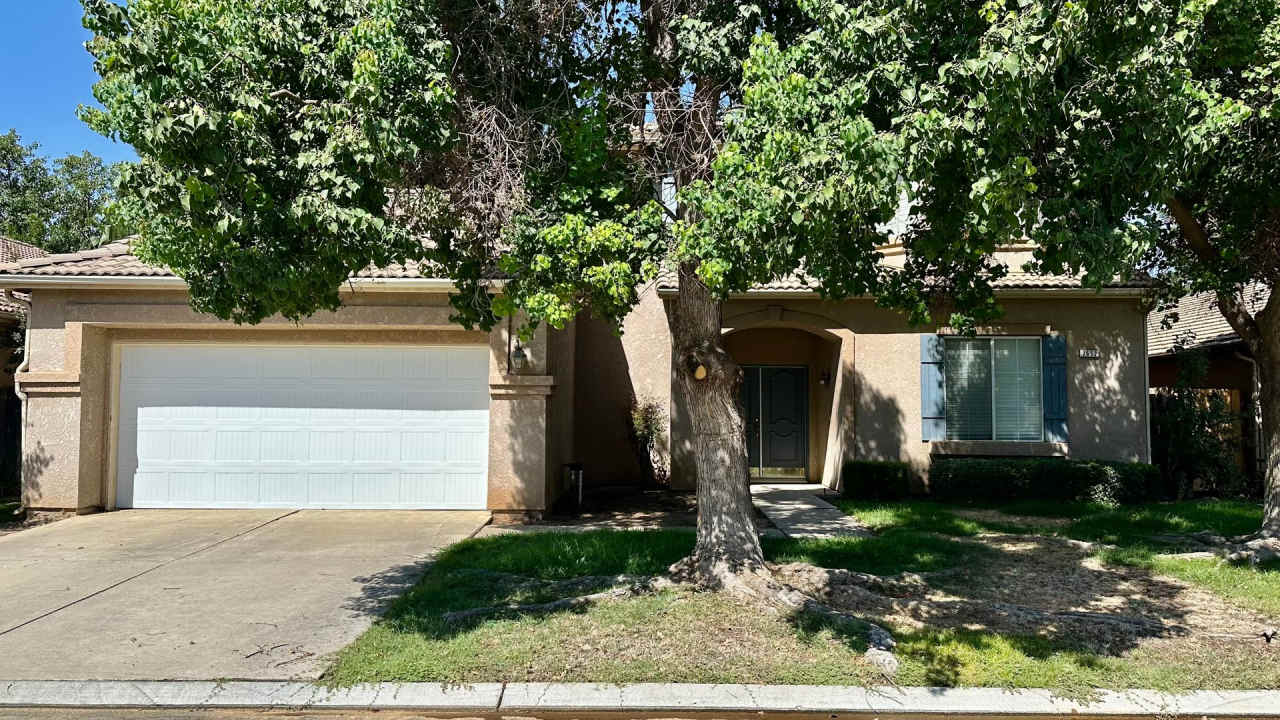 $2,795 Teague  Chestnut, 4 Bedroom Home - E Spice Way, Fresno