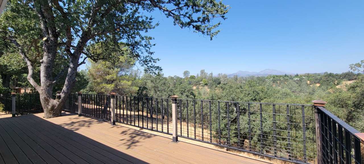 Charming 3 Bedroom, 2 Bath Home with Mountain Views