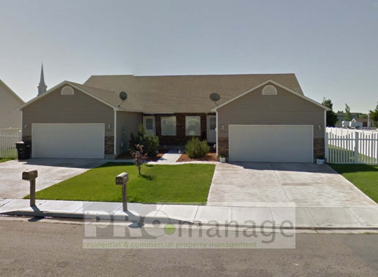 4 Bed, 3 Bath Town Home w/ 2 Car Garage - Ammon