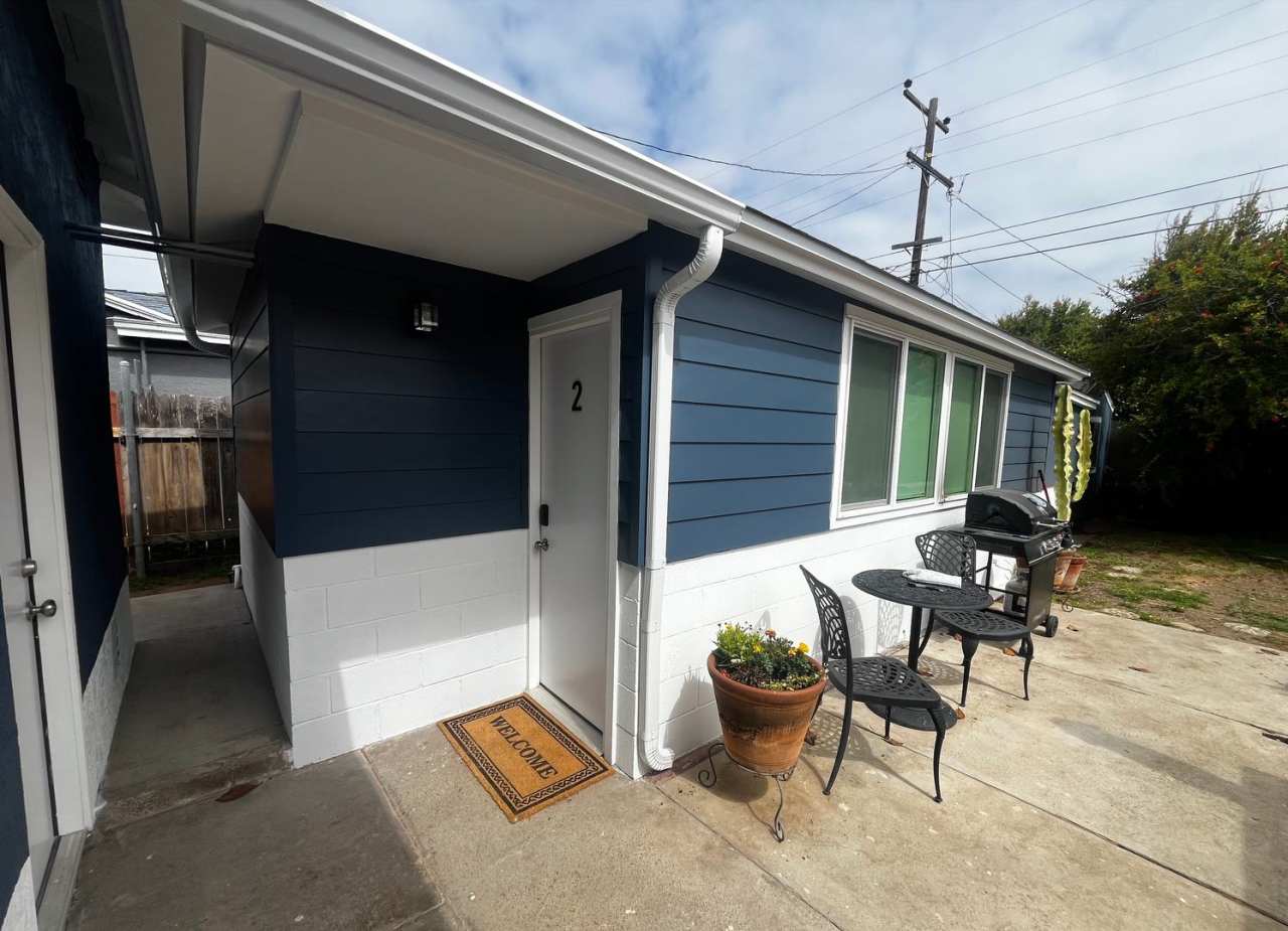 Fully Furnished Studio Available - Few Blocks From The Beach