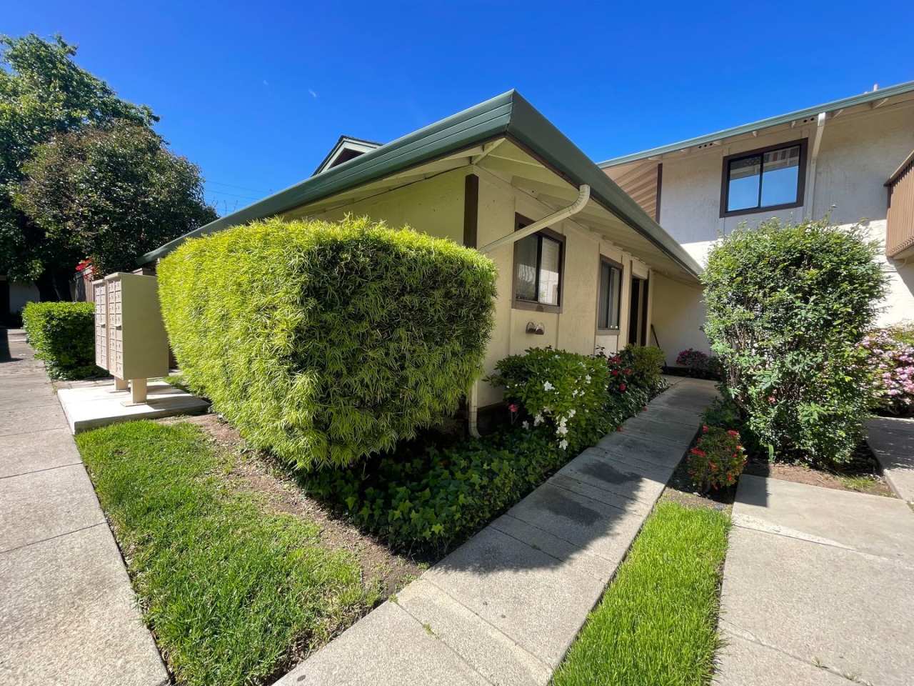 Beautiful Condo in Gated Community