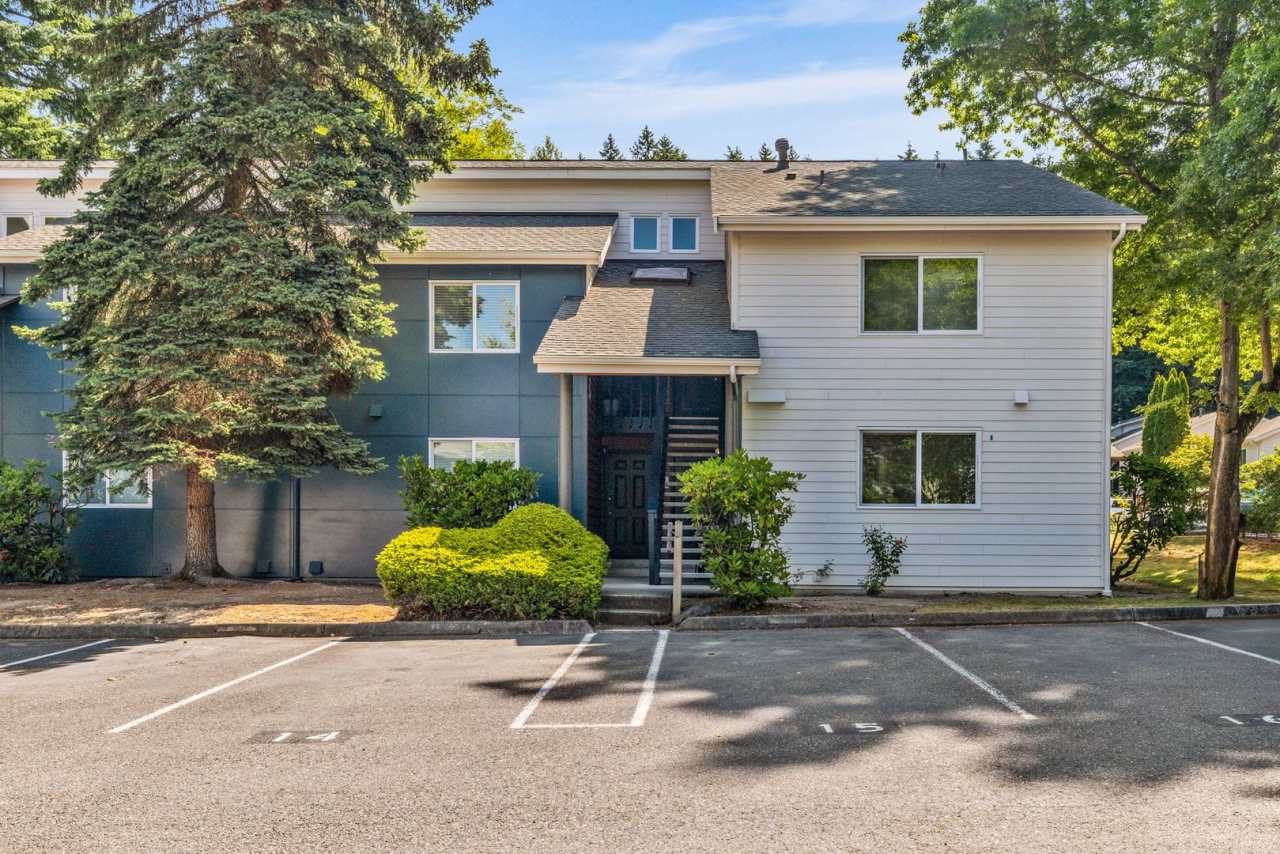 Large Remodeled 2bd, 1ba Condo Available in Totem Lake!