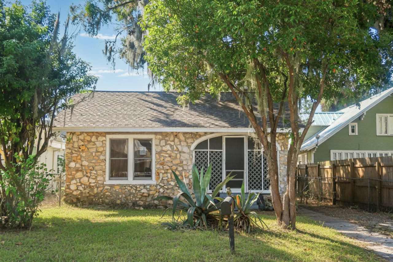 Half Off! 1 Bedroom, 1 Bathroom Home for Rent in Zephyrhills!