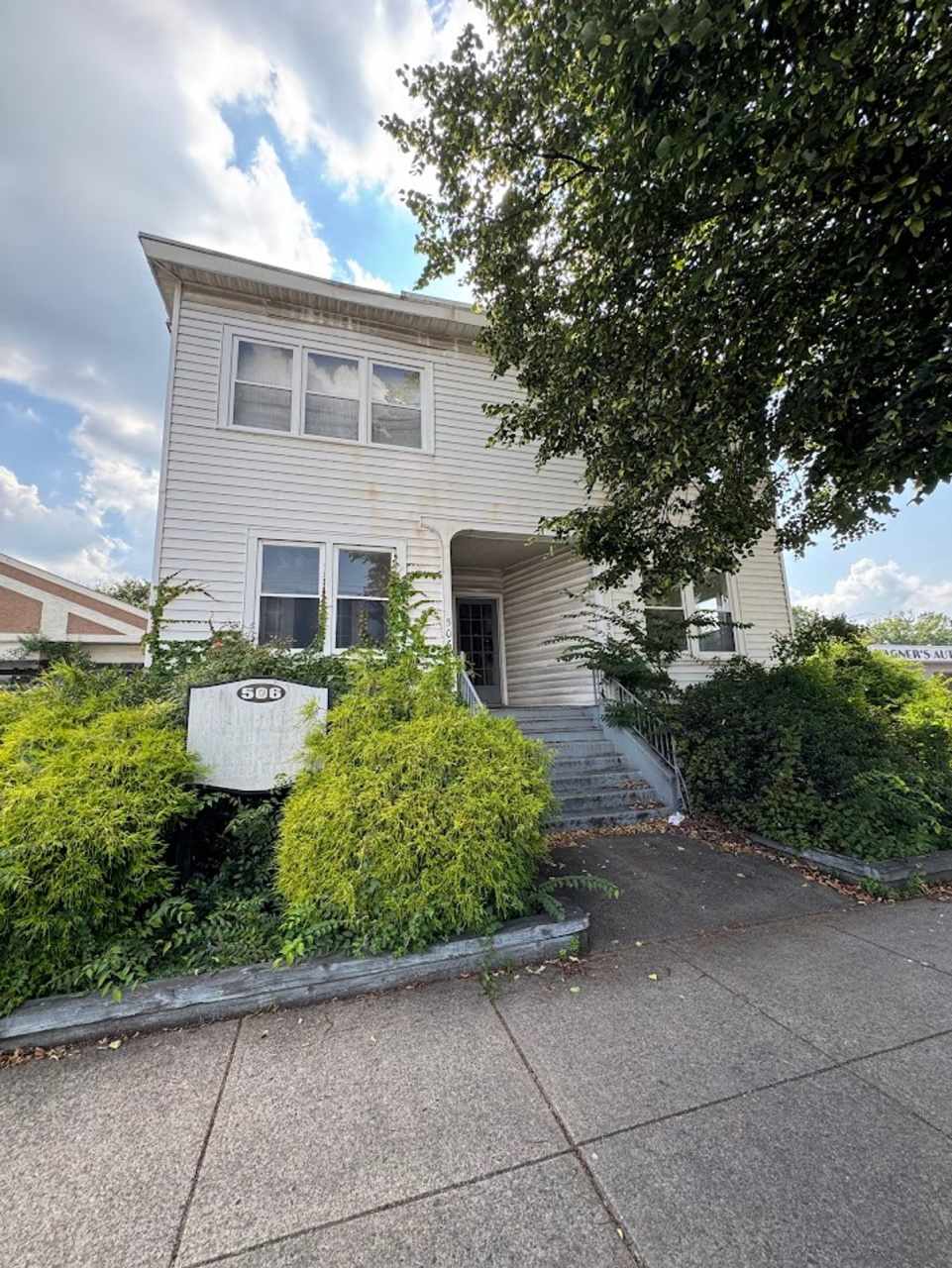 Newly Renovated 2 bedroom/1 bath Apartment!