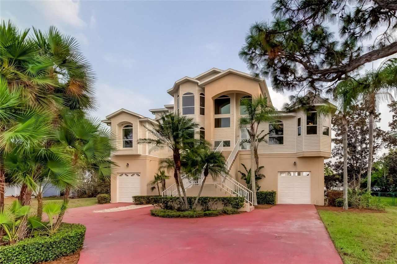 1661 SEA BREEZE DRIVE