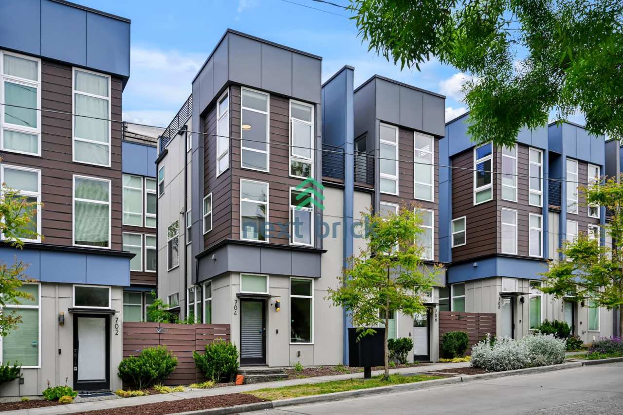 2 BEDS  2 BATH TOWNHOUSE FOR RENT