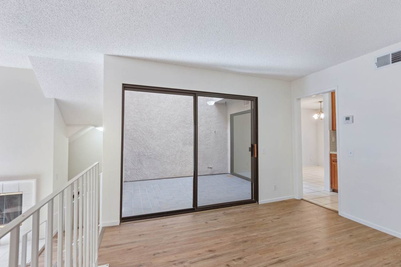 Tri-Level Townhome with Bonus Room | Ranch Los Charcos