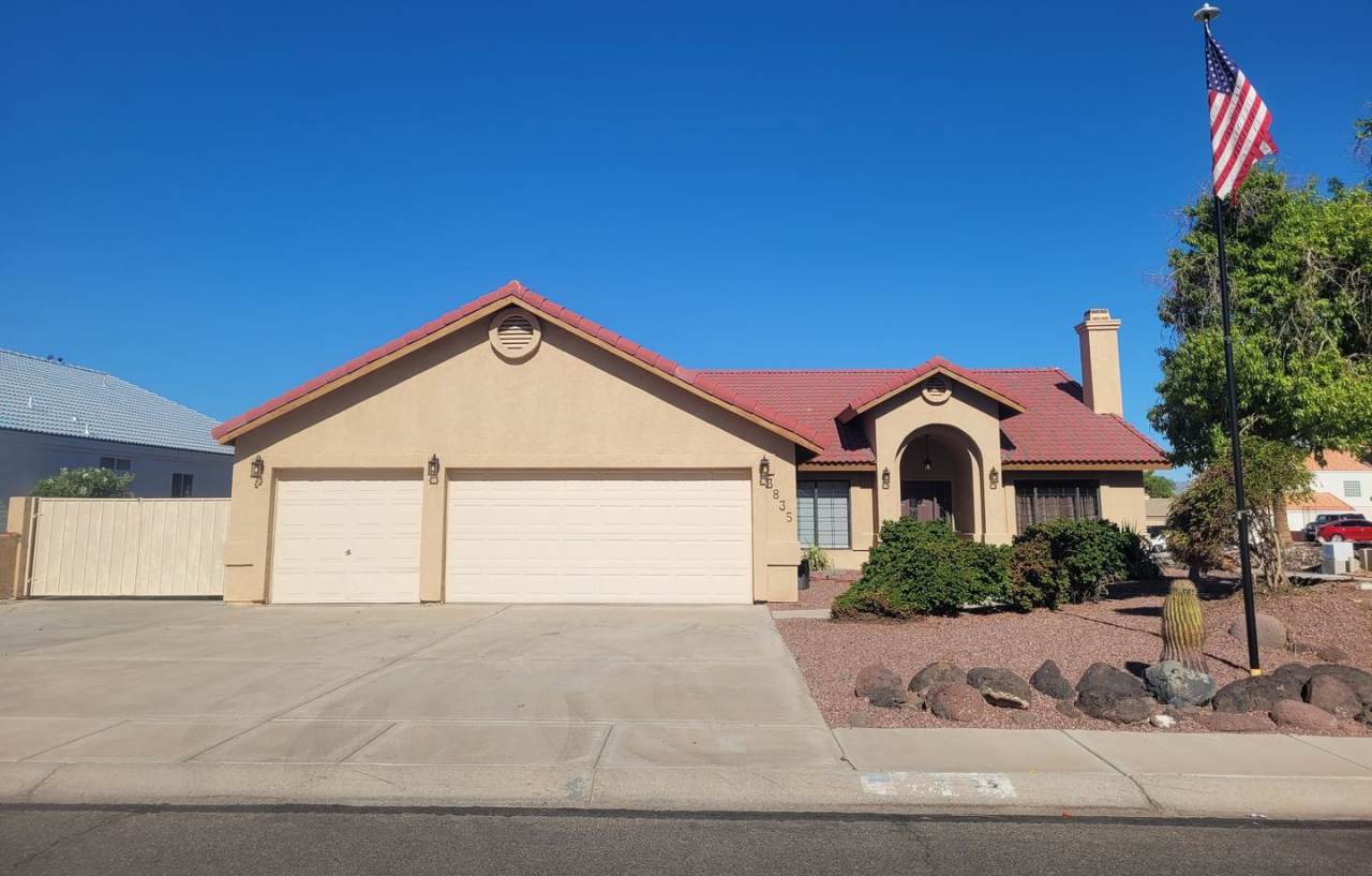 Spacious Updated Corner-Lot Home with Dual Suites  RV Parking in Bullhead City