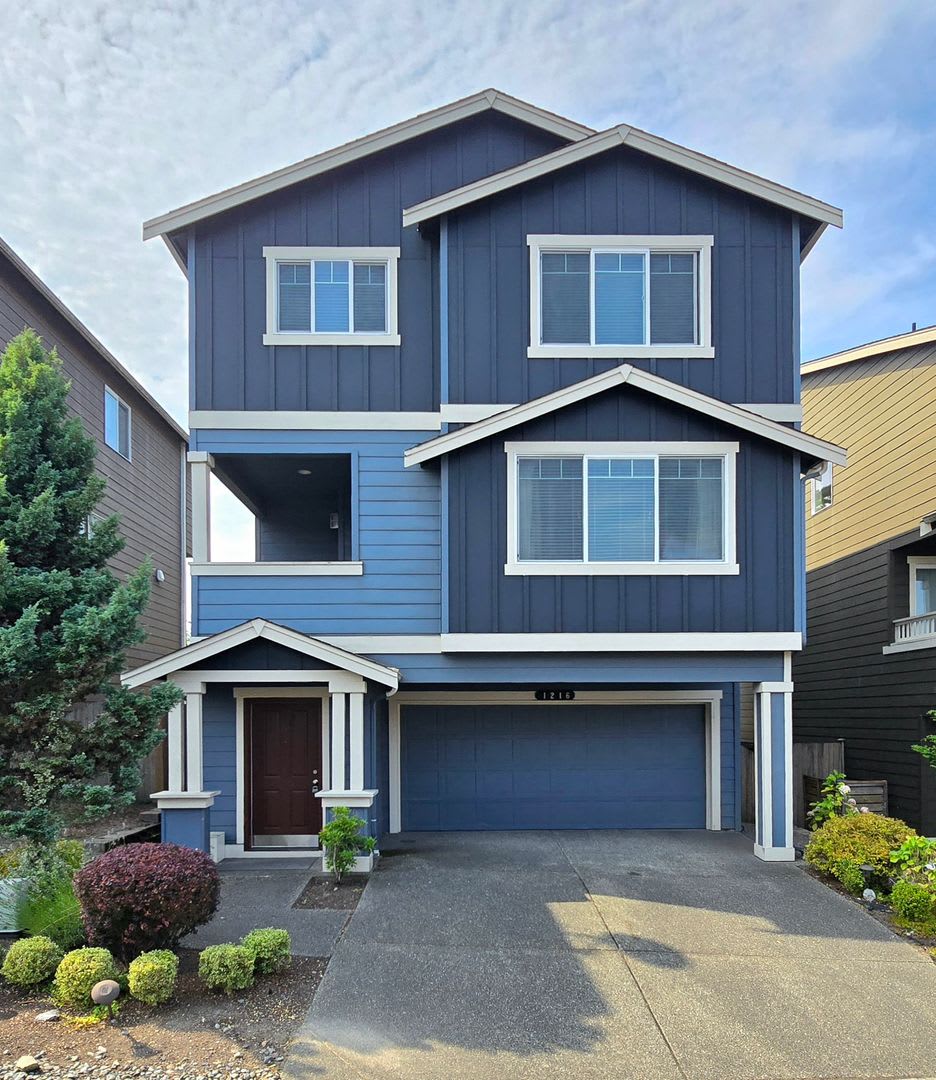 4 Bedroom Home with Lake Views - Pet Friendly - 1/2 off 1st Months rent!