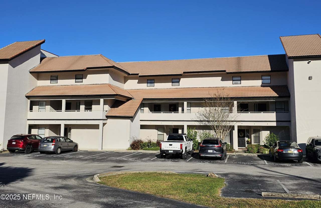 1307 RIVER HILLS Circle E unit: 16