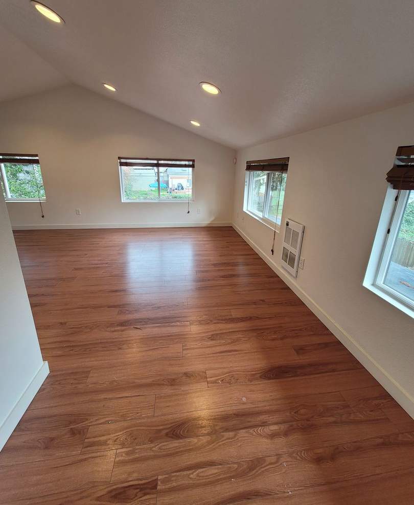 4BD/2BA, 1850 SQ FT Duplex located in the desirable Washburne District - MOVE IN SPECIAL $500 Off!