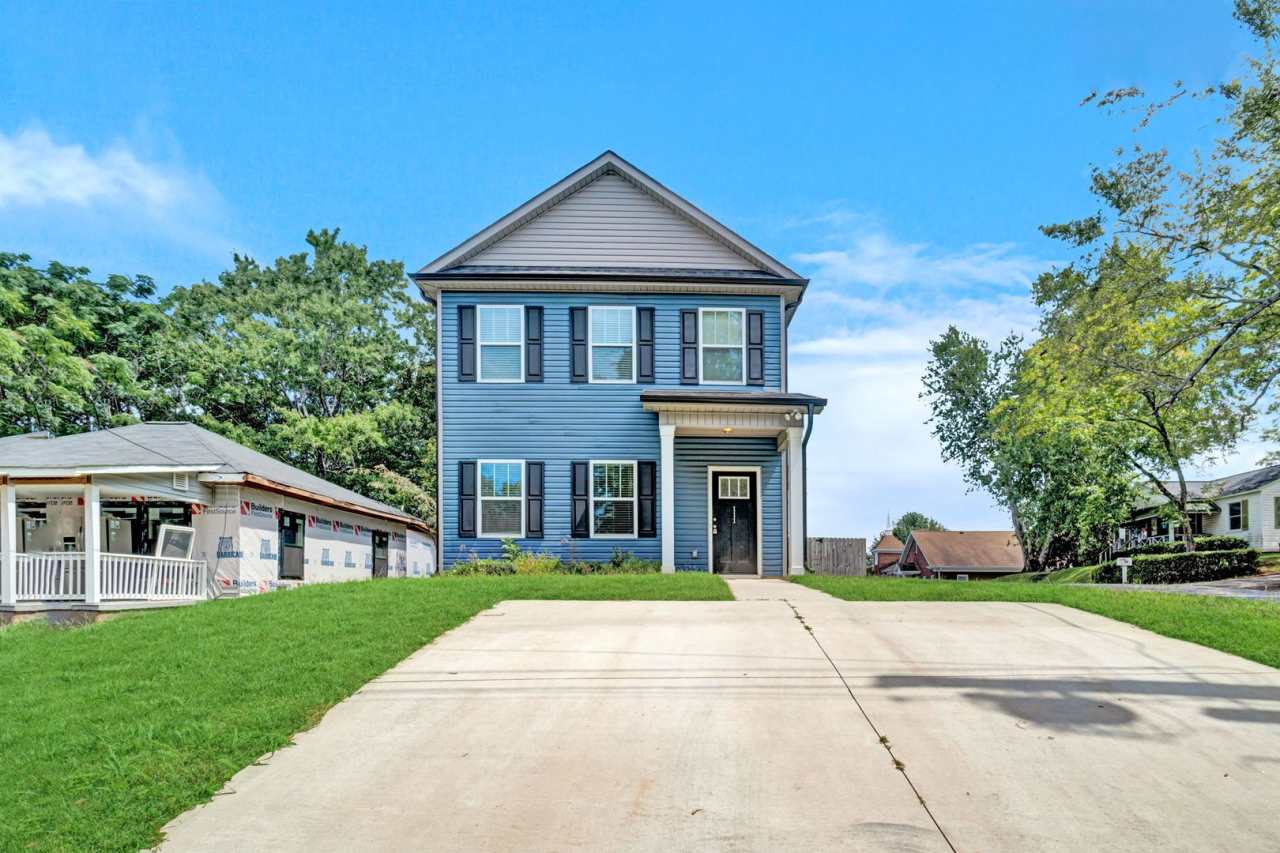 Walking distance to downtown Easley!