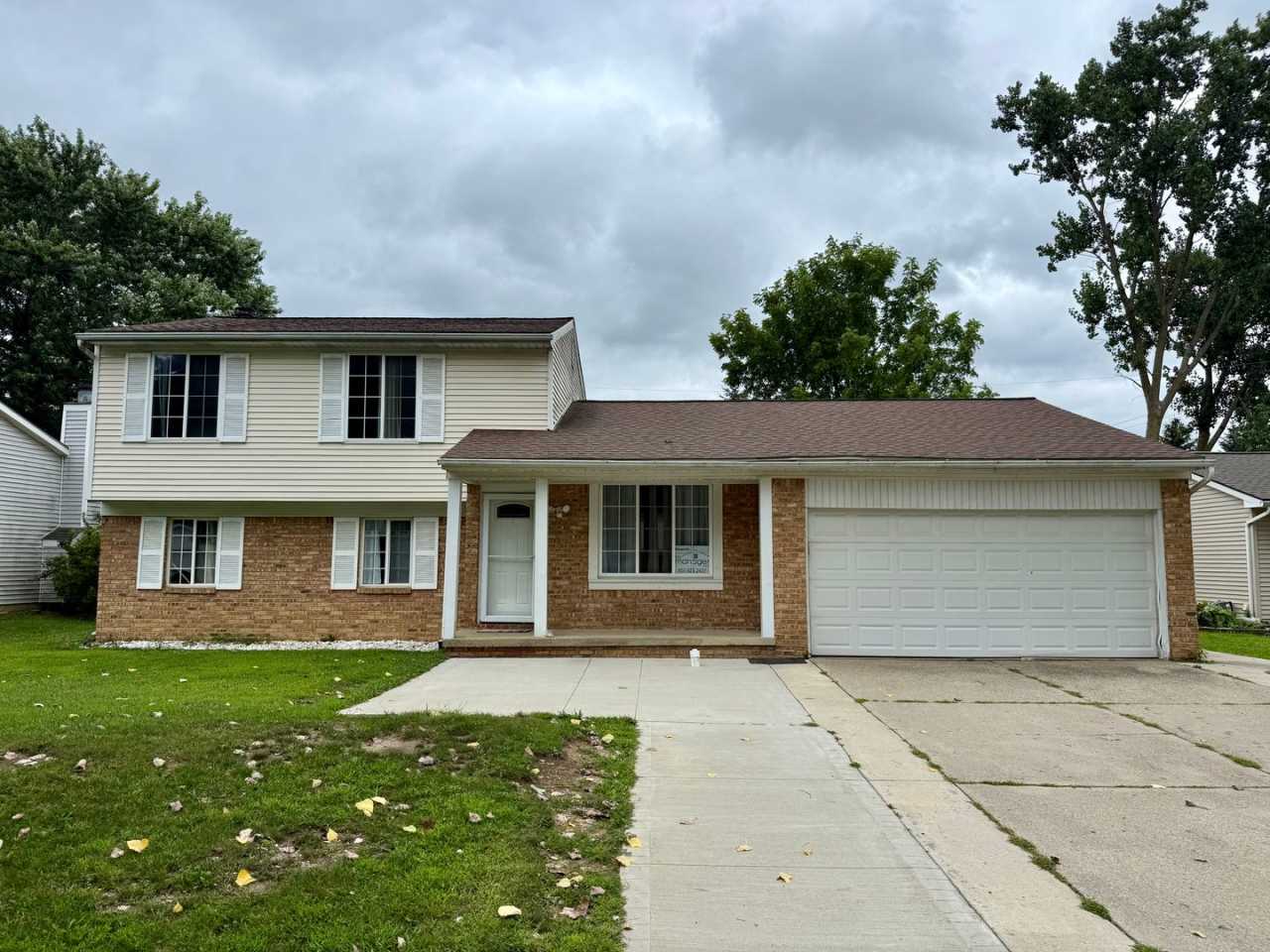 4-Bedroom Colonial in Grand Blanc – Spacious  Move-In Ready!
