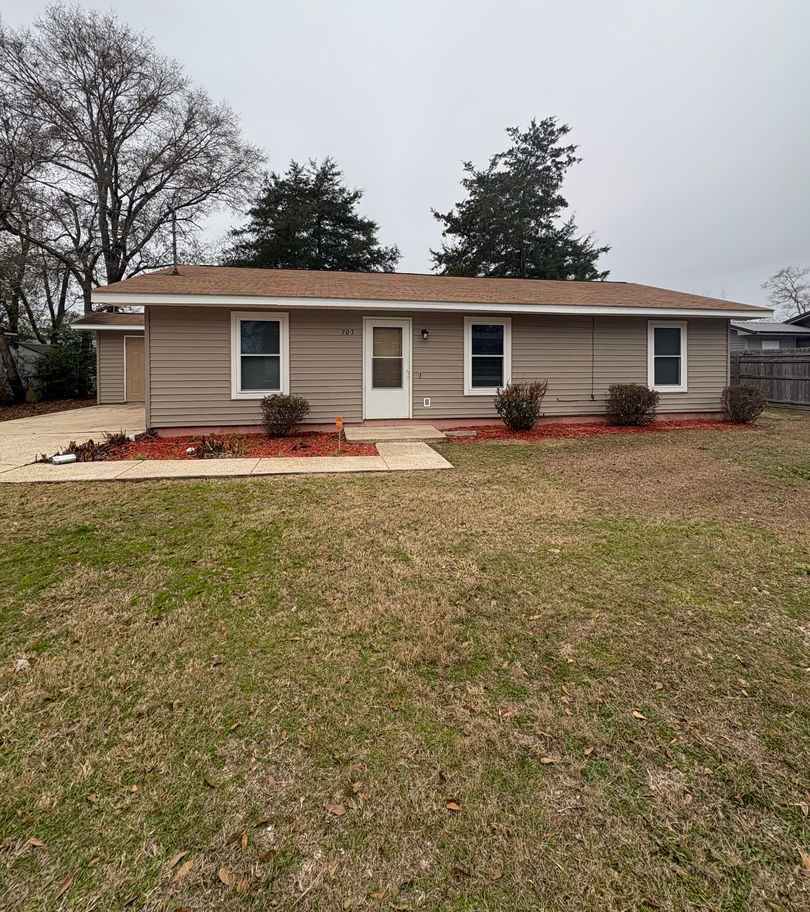 Historic Downtown Enterprise! Newly Painted! New Stove! New Refrigerator!