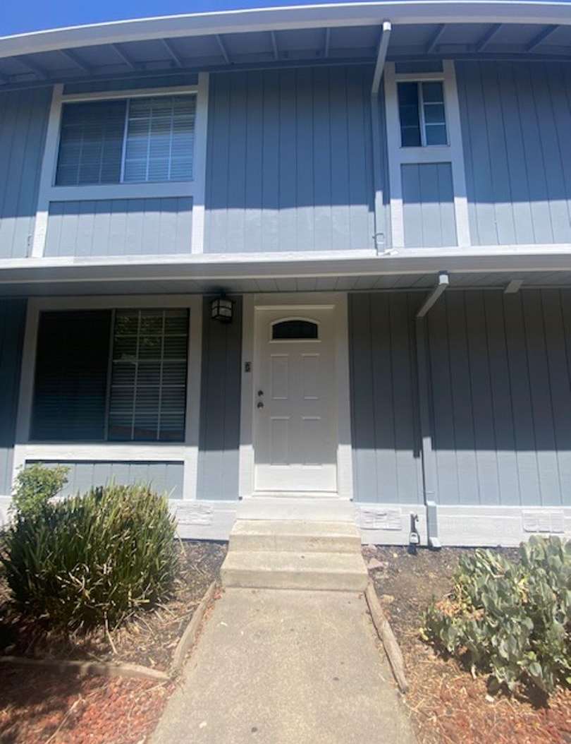 Great Shape Livermore Townhouse near Downtown