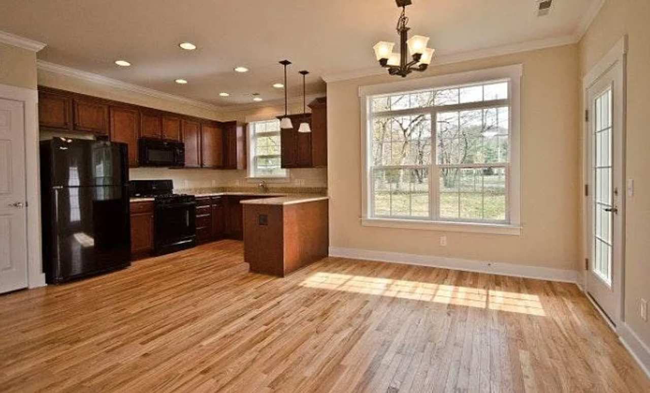 Townhouse walking distance to Black Mountain available now!