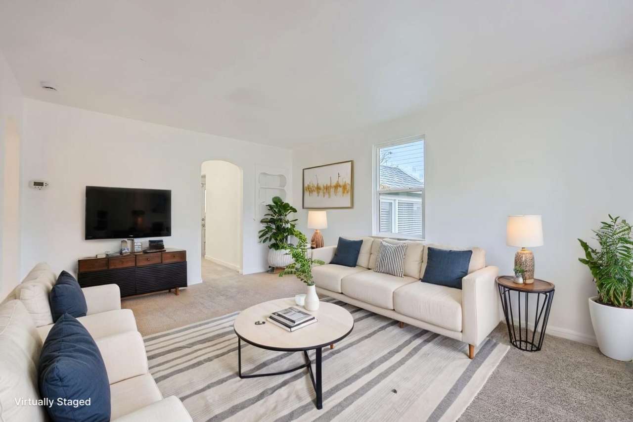 **Bright and Spacious 2-Bedroom Home in the Heart of Denver!!**