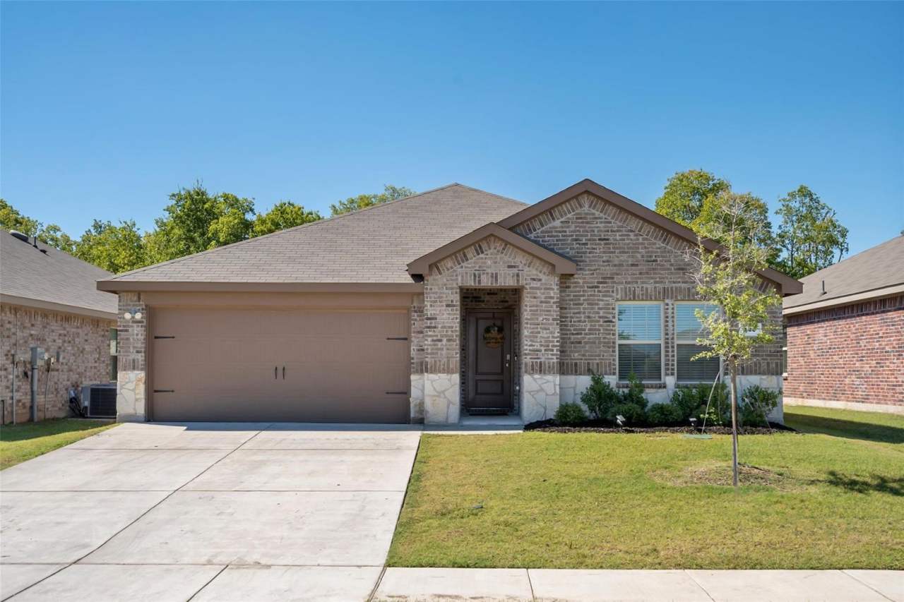 Beautiful home nestled away in the Caddo Downs community, Offering 4 bedrooms,2 bathrooms with a very open concept
