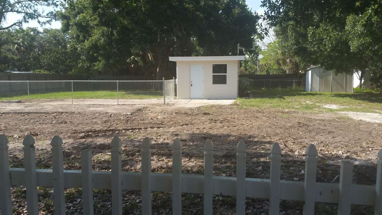 ****Live on the water*** Completely renovated Efficiency Home *** Large lot***Boat Ramp***