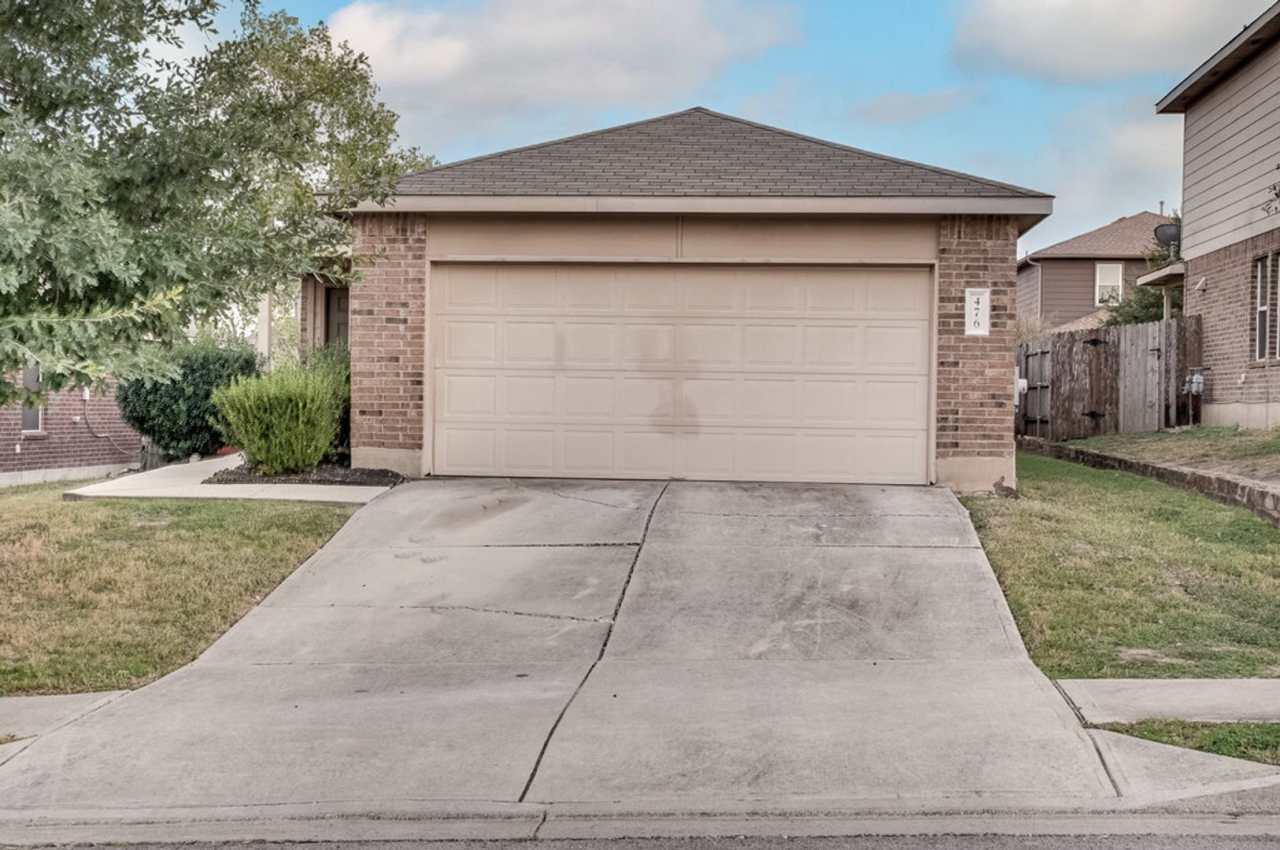 *Move in Special* Amazing 3 Bedroom/ 2 Bath at 476 Moonwalker Trail in Buda, TX