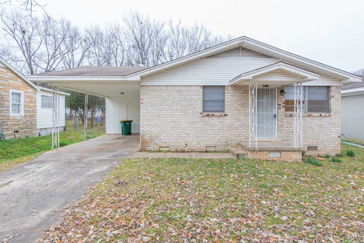 2 Bedroom 1 Bathroom Home With Carport.