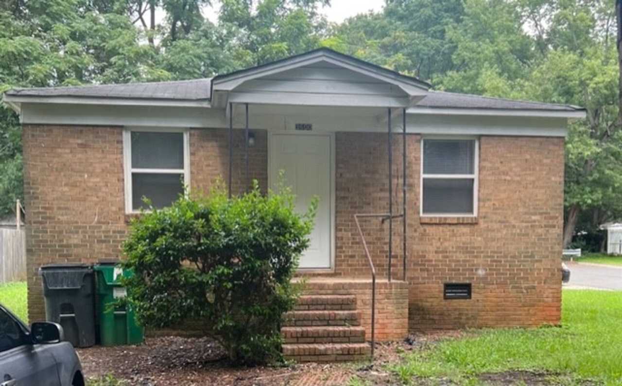 Cozy Two Bedroom Brick Home in Westerly Hills!