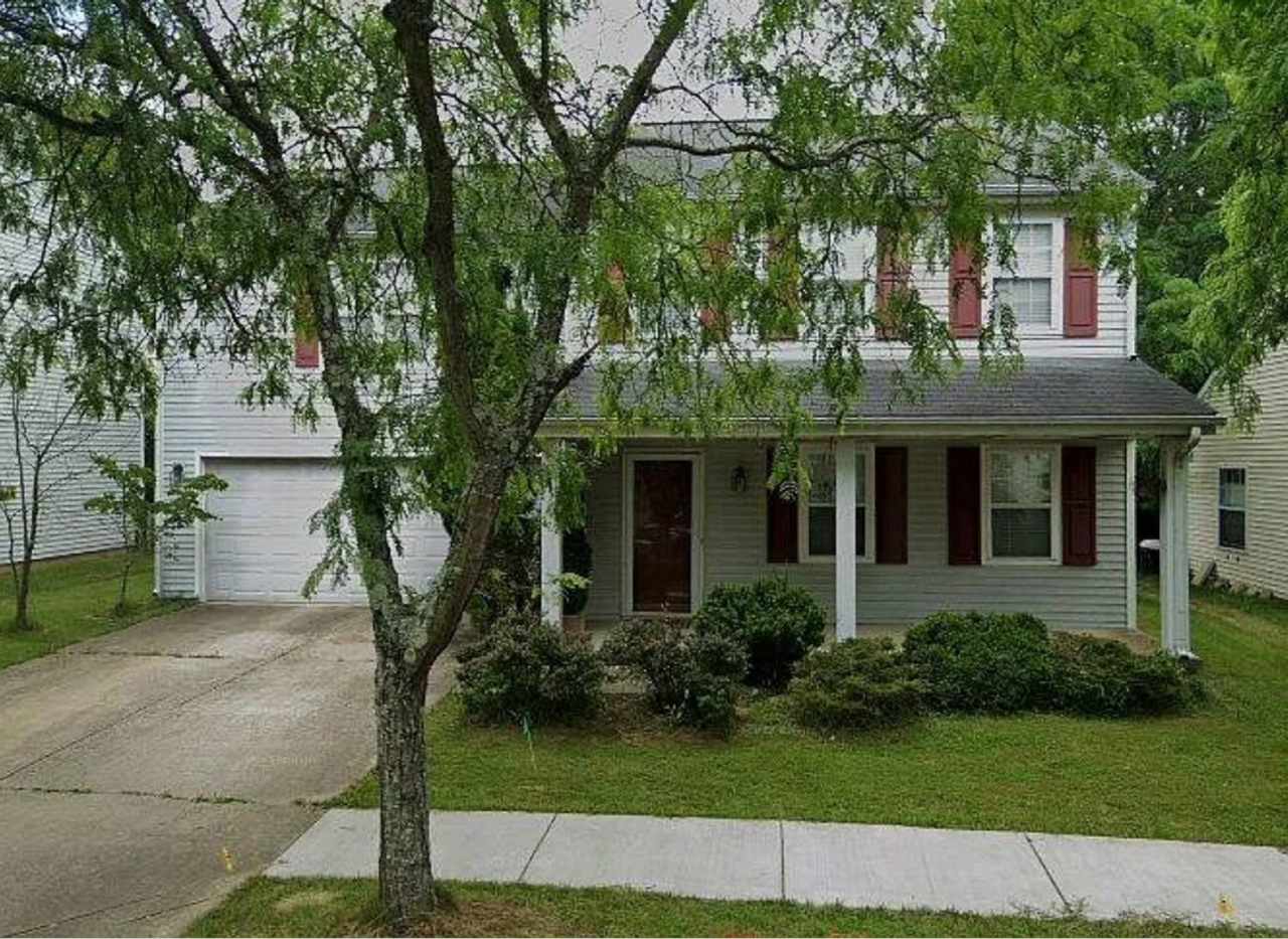 3 bedrooms with Garage!