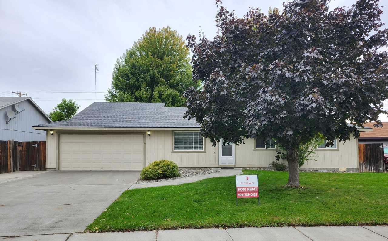 Your Dream Home Awaits at 2926 Iris Street!