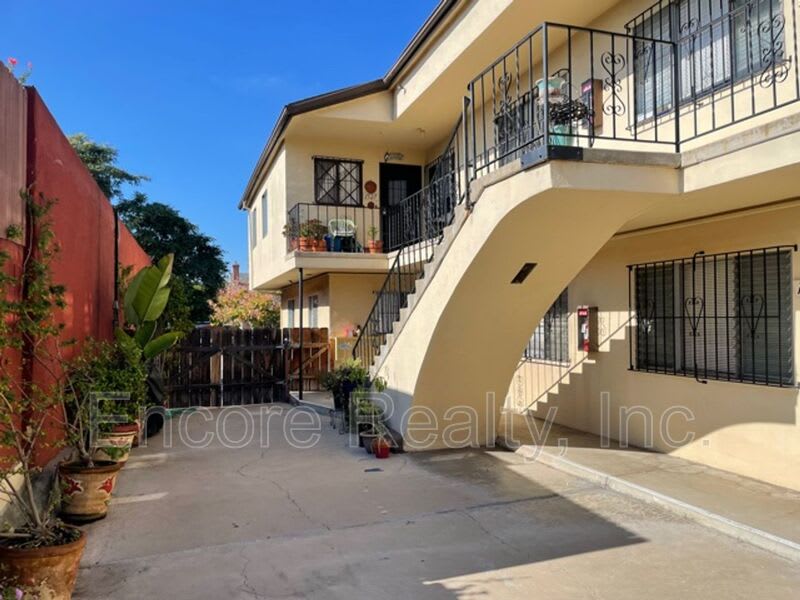 1529 1/2 30th Street