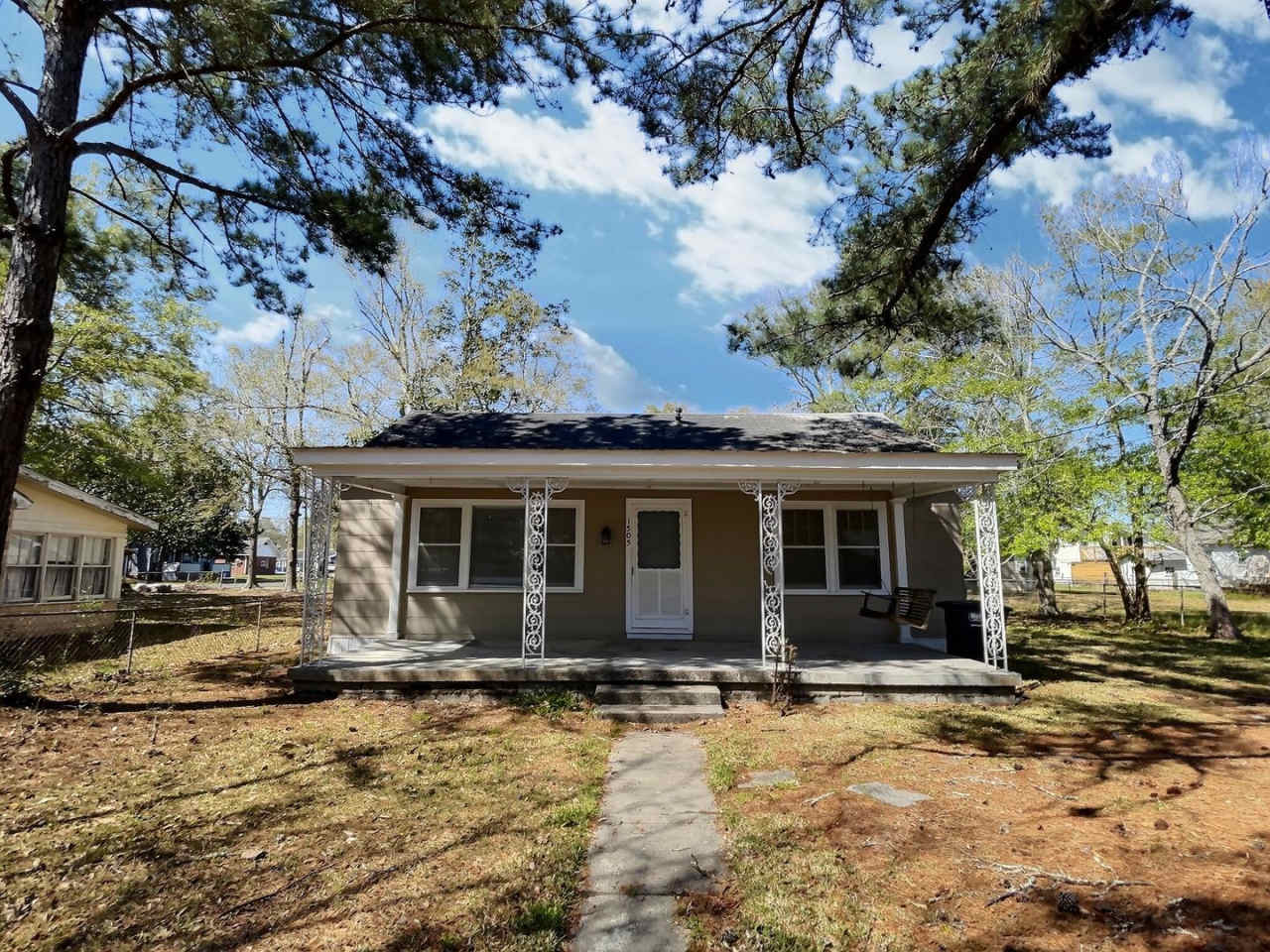 Cozy Cottage in Prime Downtown Ocean Springs Location!
