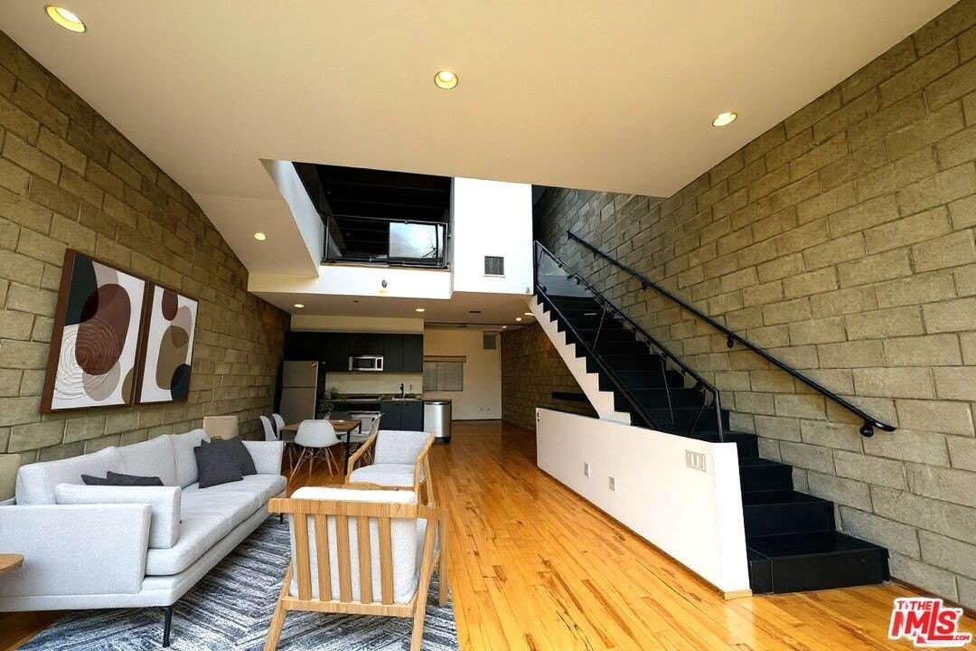 717 N Highland Ave unit: 16