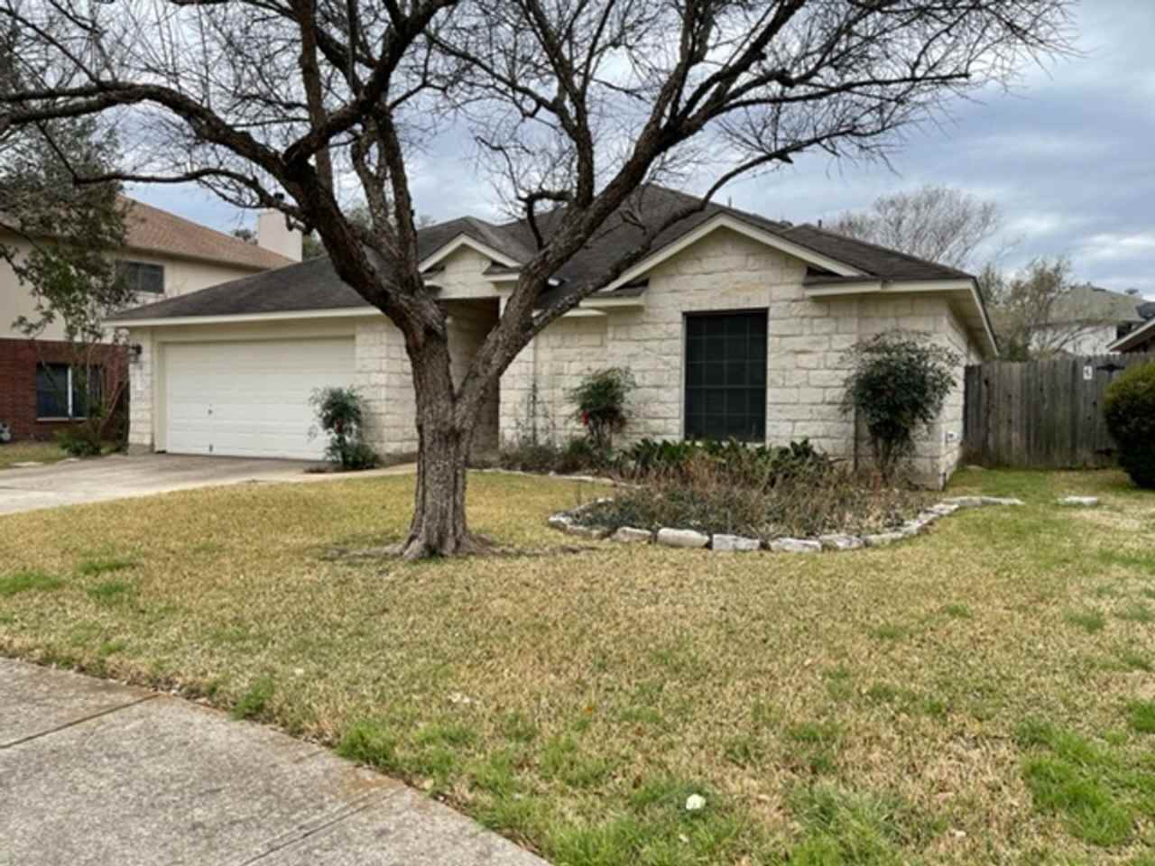 GREAT ONE STORY STONE HOME IN LEGEND OAKS