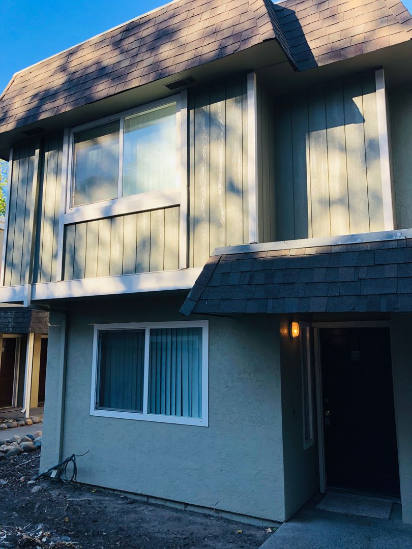 Great looking condo in a nice and clean complex