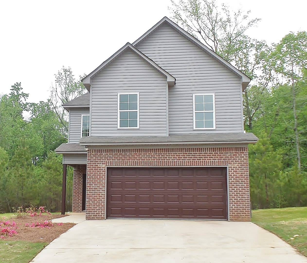 Home with Private Back Yard Available For Rent in Tuscaloosa! Available to View with 48 Hour Notice!!!